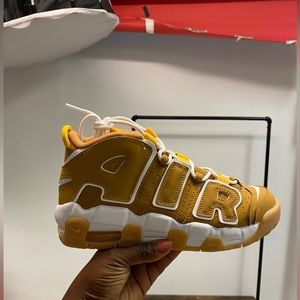 Nike Air More Uptempo (Youth/Boys Size 5.5)